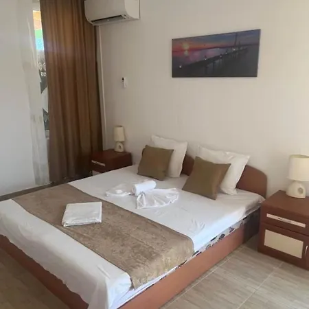 Хотел CANAVAN'S - beach in 2 minutes 4*