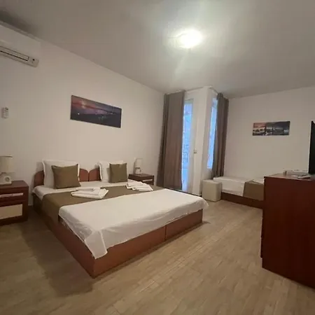 Vendégház Хотел Canavan'S - Beach In 2 Minutes, Free Parking And Wifi Ravda